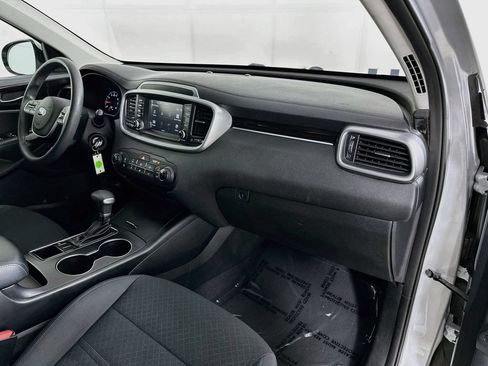 Used 2020 Kia Sorento FWD V6 image 33