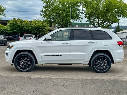 Used 2022 Jeep Grand Cherokee Laredo X AWD/4WD image 6