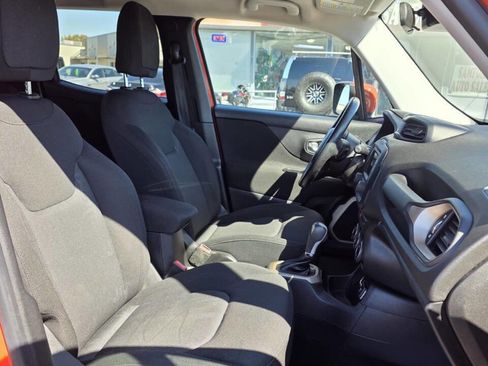 Used 2015 Jeep Renegade Latitude w/ Popular Equipment Group image 19