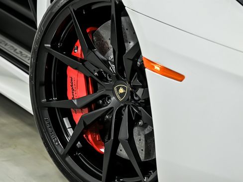Used 2017 Lamborghini Aventador LP 700-4 AWD/4WD image 3