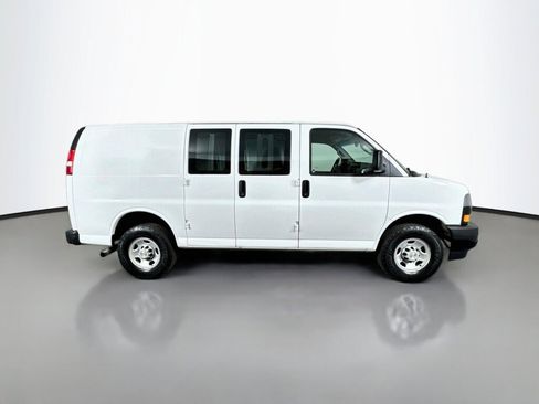 Used 2022 Chevrolet Express 3500 w/ Driver Convenience Package RWD image 6