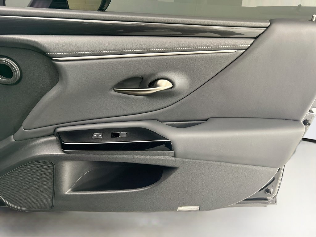 Used 2025 Lexus ES 350 w/ Accessory Package (Z2) FWD image 23
