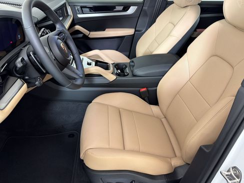 Used 2026 Porsche Cayenne AWD/4WD image 5