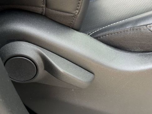 Used 2024 Chrysler Pacifica Limited FWD image 29