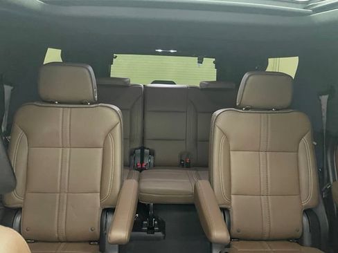 Used 2025 Chevrolet Tahoe High Country AWD/4WD image 14