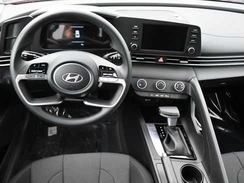 Used 2026 Hyundai Elantra SE FWD image 13