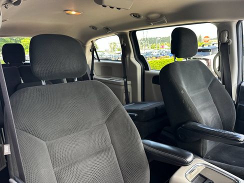 Used 2016 Dodge Grand Caravan SXT w/ UConnect Hands-Free Group FWD image 15