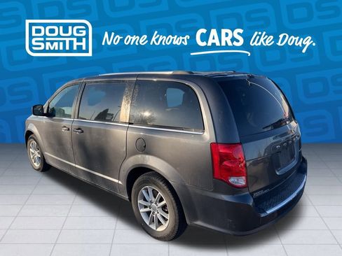 Used 2019 Dodge Grand Caravan SXT w/ Driver Convenience Group image 3