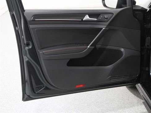 Used 2017 Volkswagen GTI SE image 4