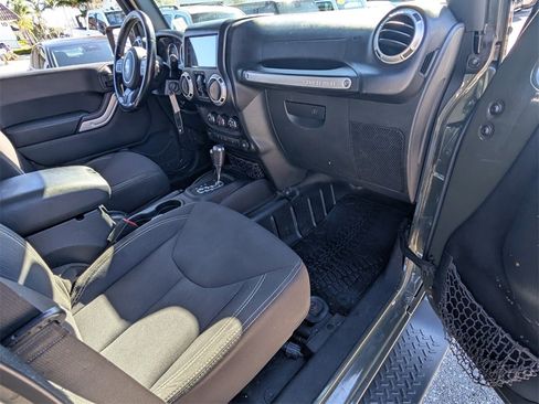 Used 2015 Jeep Wrangler Unlimited Sahara w/ Connectivity Group image 18