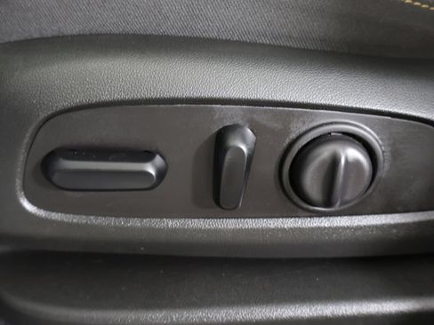 Used 2021 Chevrolet Equinox LT FWD image 32