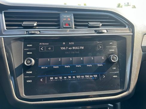 Used 2020 Volkswagen Tiguan SE w/ Panoramic Sunroof Package AWD/4WD image 4
