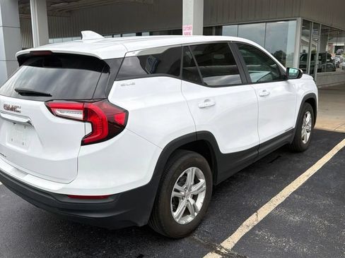 Used 2024 GMC Terrain SLE FWD image 3