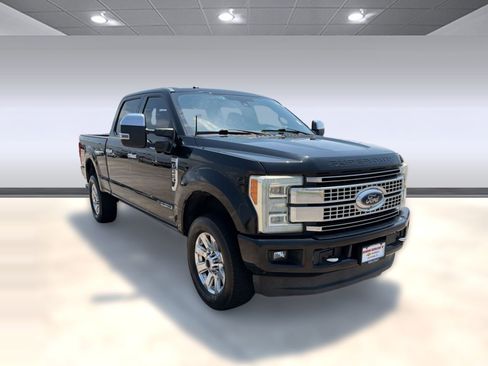 Used 2017 Ford F250 Platinum w/ Platinum Ultimate Package AWD/4WD image 6