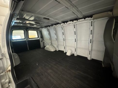 Used 2019 GMC Savana 2500 Extended RWD image 26