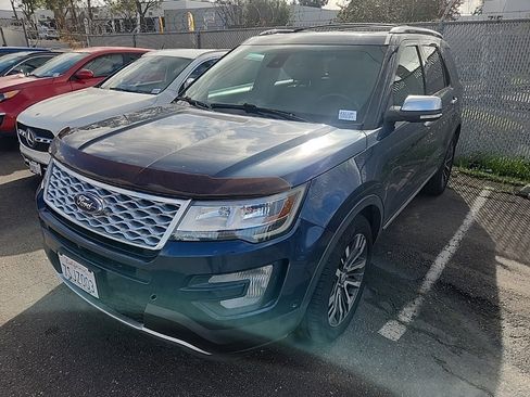Used 2016 Ford Explorer Platinum image 3