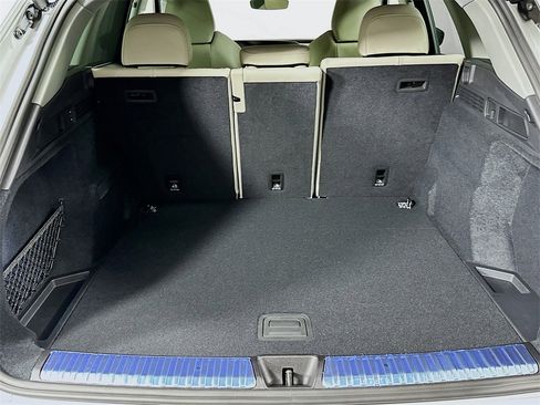 Used 2025 Audi Q5 Prestige image 16