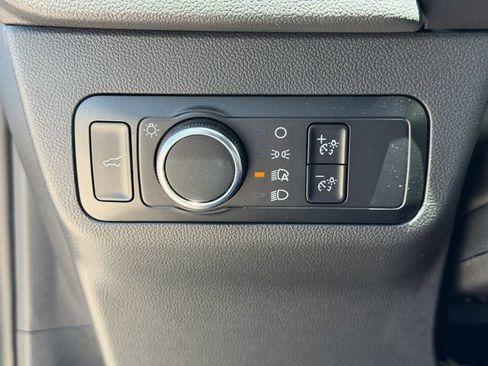 Used 2024 Ford Escape ST-Line w/ Tech Pack #1 FWD image 9