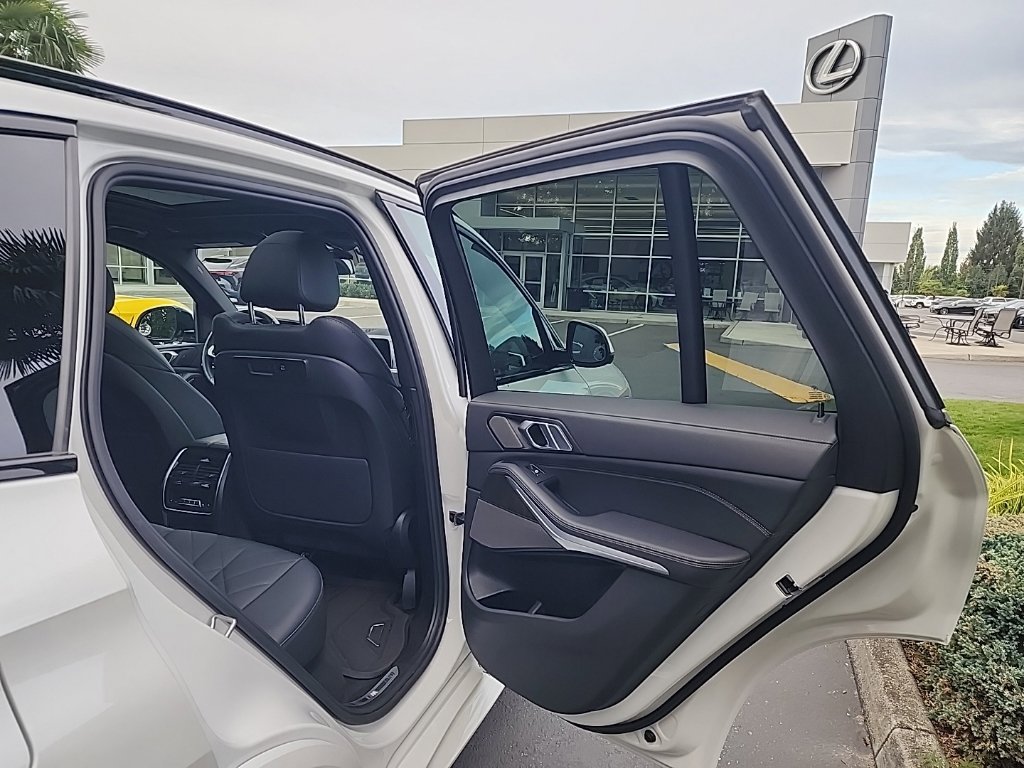 Used 2023 BMW X5 xDrive45e w/ M Sport Package AWD/4WD image 17