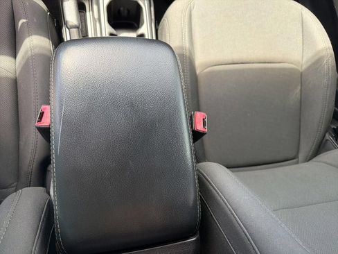 Used 2018 Jeep Wrangler Unlimited Sahara AWD/4WD image 36