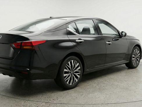 Used 2025 Nissan Altima 2.5 SV image 9