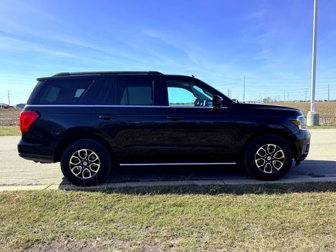 Used 2022 Ford Expedition XLT image 5