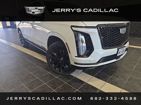 Used 2025 Cadillac Escalade ESV Sport Platinum w/ LPO, ONYX Package AWD/4WD image 5
