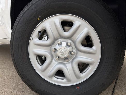 New 2026 Toyota Tundra SR image 9