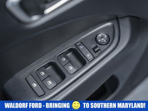 Used 2024 Hyundai Venue SEL image 36