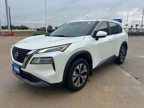 Certified 2023 Nissan Rogue SV w/ SV Premium B Package FWD image 3