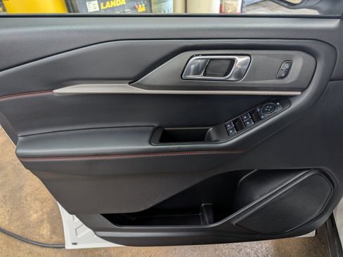 Used 2025 Ford Explorer ST-Line AWD/4WD image 10
