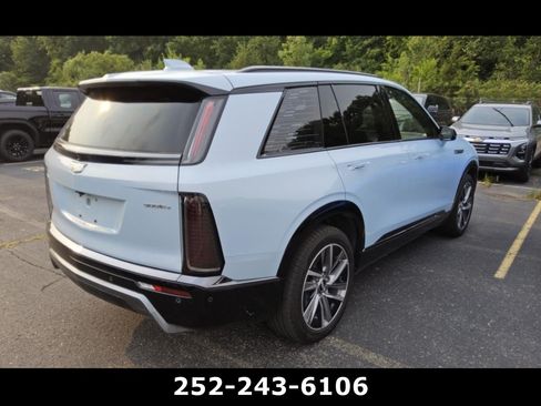Used 2026 Cadillac Vistiq Sport w/ LPO, Floor Liner Package AWD/4WD image 4
