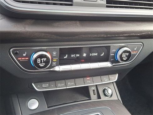 Used 2020 Audi Q5 2.0T Premium Plus w/ Premium Plus Package image 17