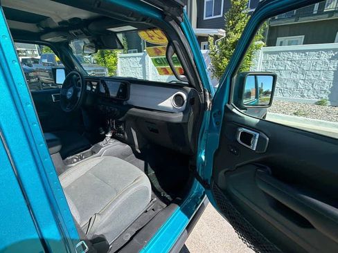 Used 2024 Jeep Wrangler Unlimited AWD/4WD image 28