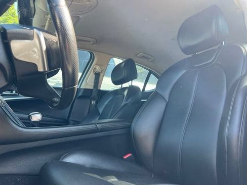 Used 2022 Genesis G70 2.0T RWD image 3