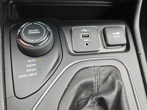 Used 2021 Jeep Cherokee Latitude Lux AWD/4WD image 24