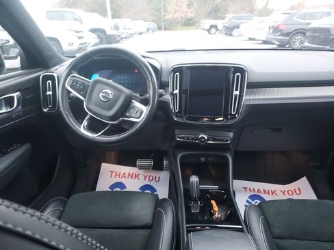 Used 2021 Volvo XC40 P8 Recharge image 20