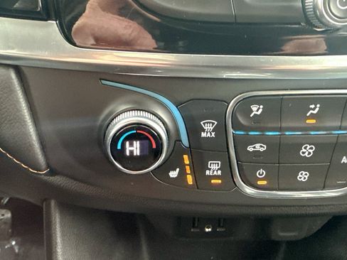 Certified 2021 Chevrolet Traverse LT image 33