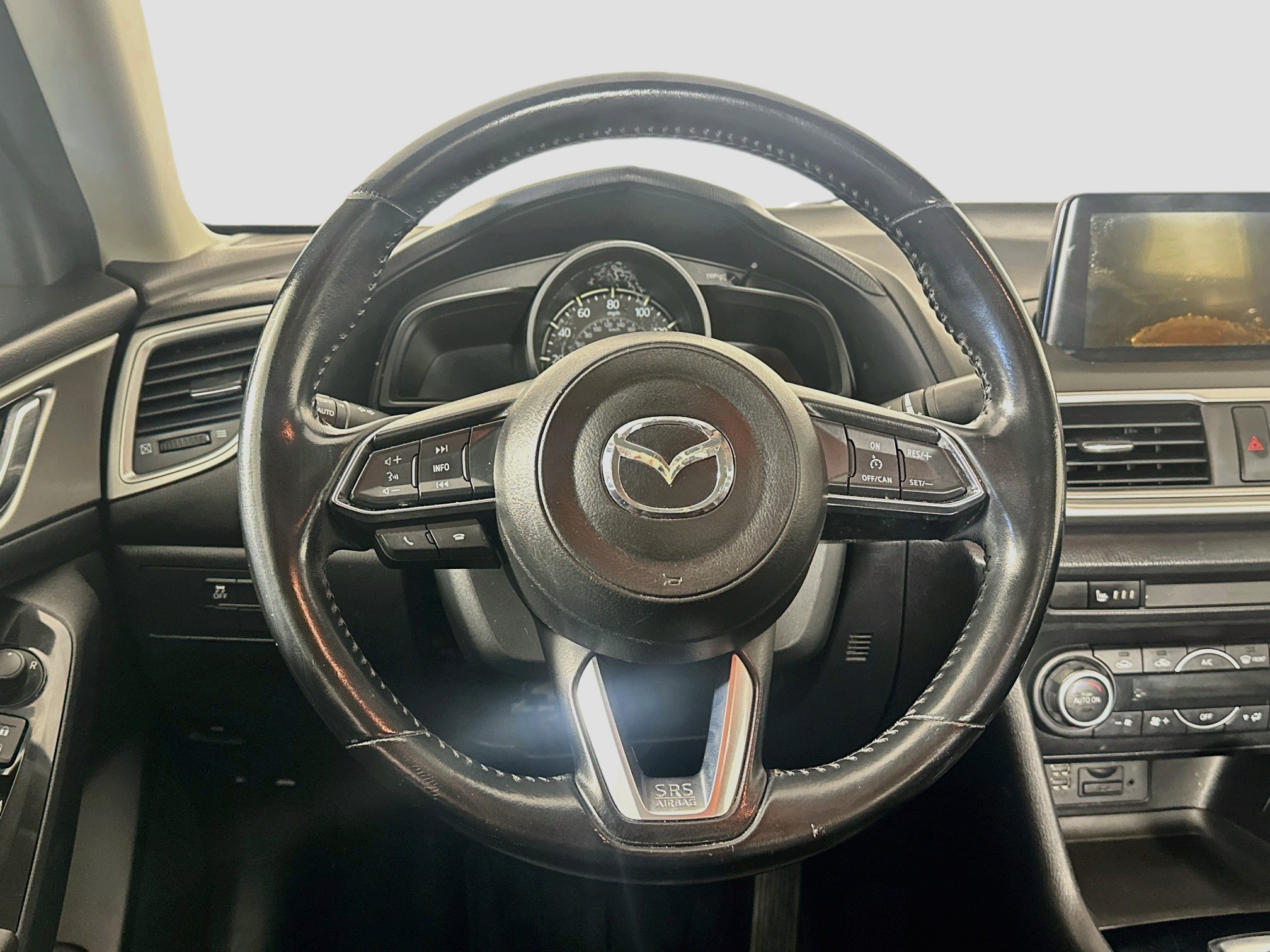 Used 2018 MAZDA MAZDA3 Touring FWD image 18
