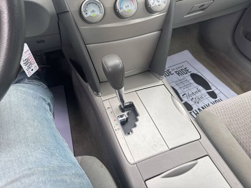Used 2010 Toyota Camry LE FWD image 23