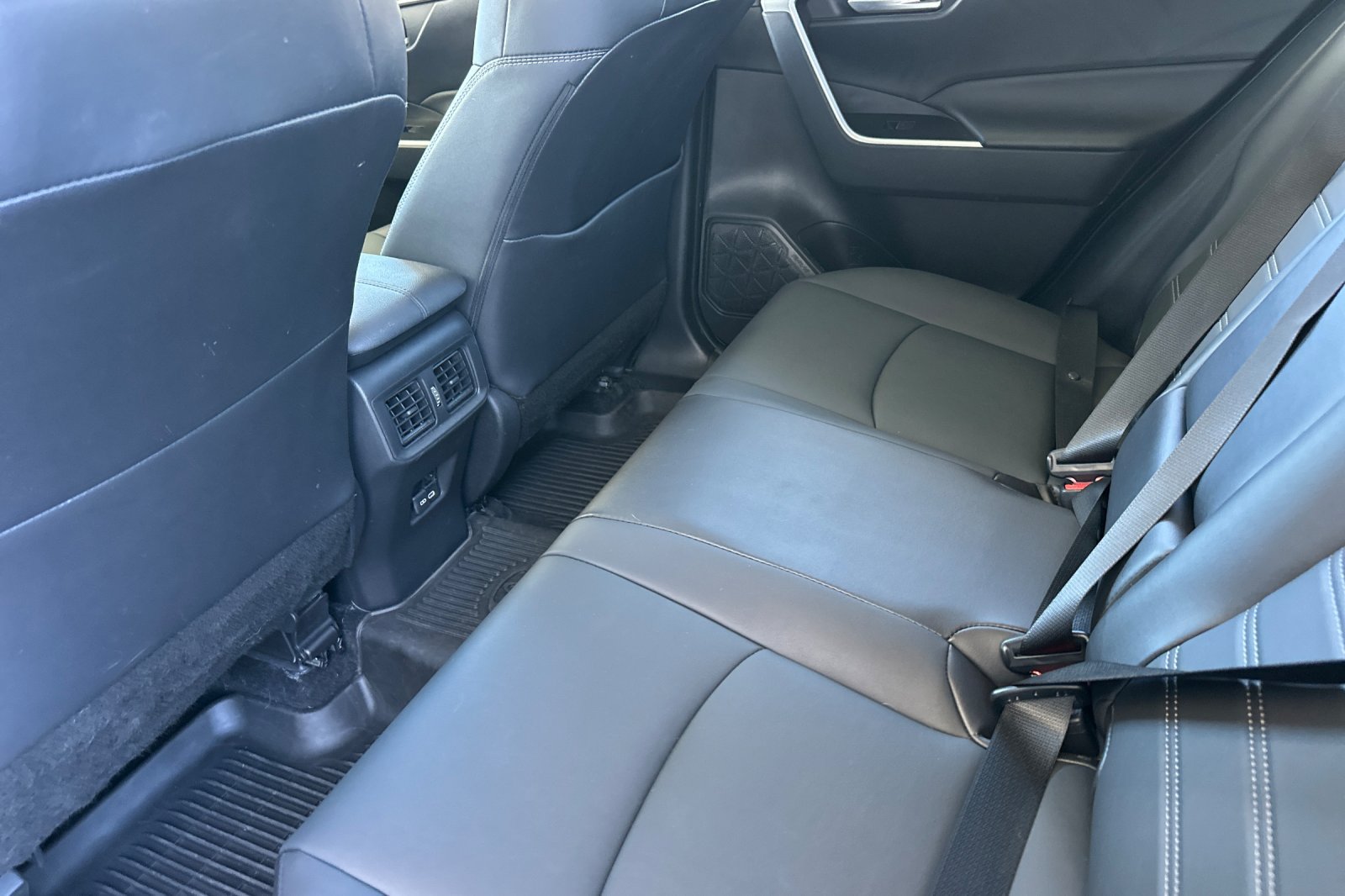 Used 2023 Toyota RAV4 XLE Premium FWD image 14