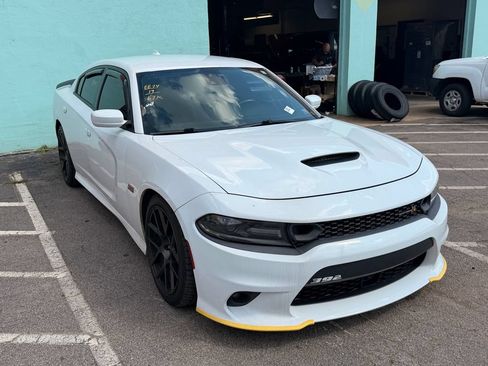 Used 2019 Dodge Charger Scat Pack w/ Technology Group RWD image 2