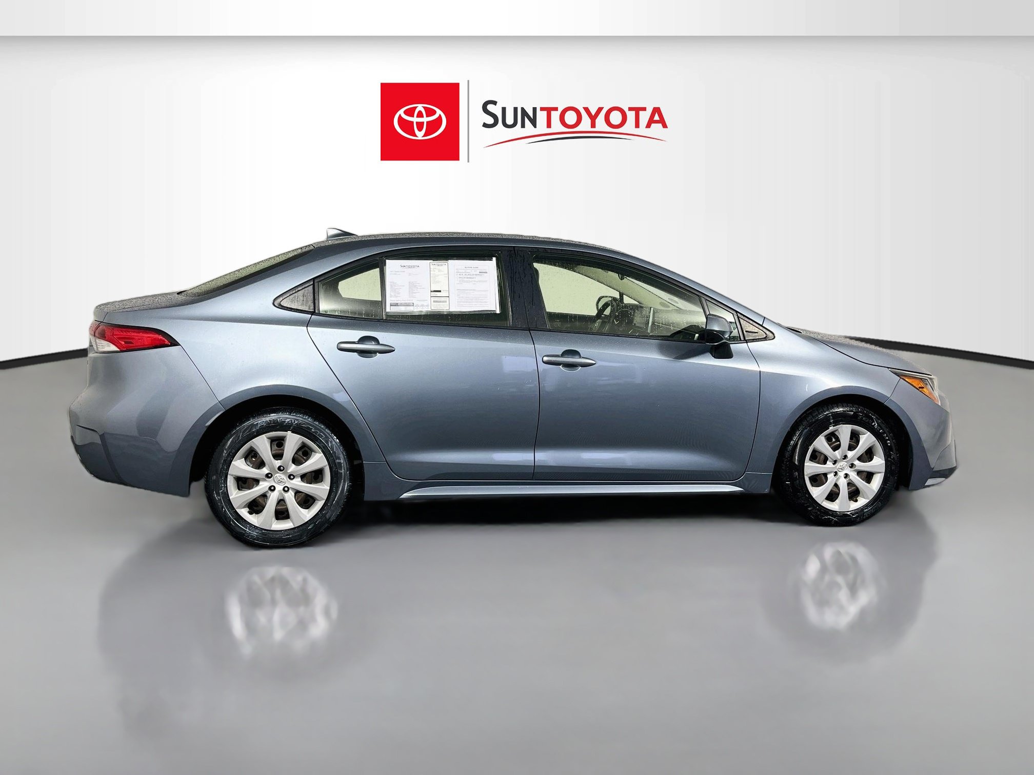 Used 2021 Toyota Corolla LE FWD image 2