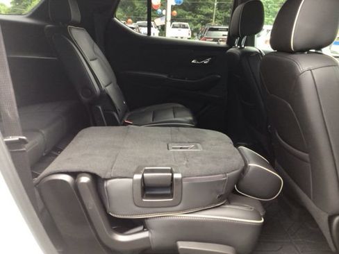 Used 2023 Chevrolet Traverse Premier FWD image 24