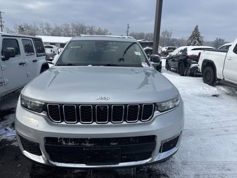 Used 2023 Jeep Grand Cherokee L Limited w/ Luxury Tech Group II image 2