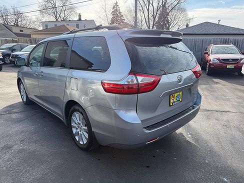 Used 2015 Toyota Sienna XLE Premium image 4