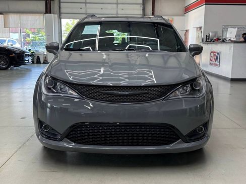 Used 2020 Chrysler Pacifica Touring-L Plus w/ S Appearance Package FWD image 6