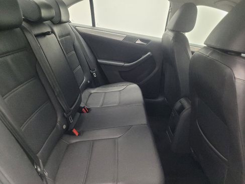 Used 2018 Volkswagen Jetta SE FWD image 19