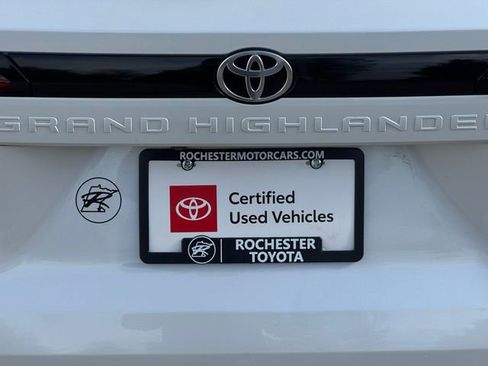 Used 2024 Toyota Grand Highlander AWD image 43
