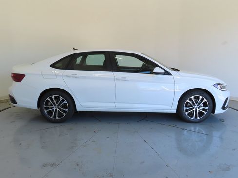 Used 2026 Volkswagen Jetta Sport FWD image 2